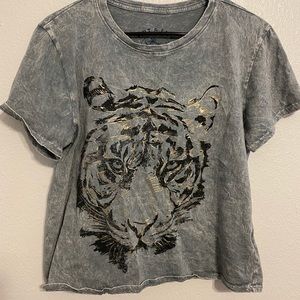 Cropped tiger shirt
